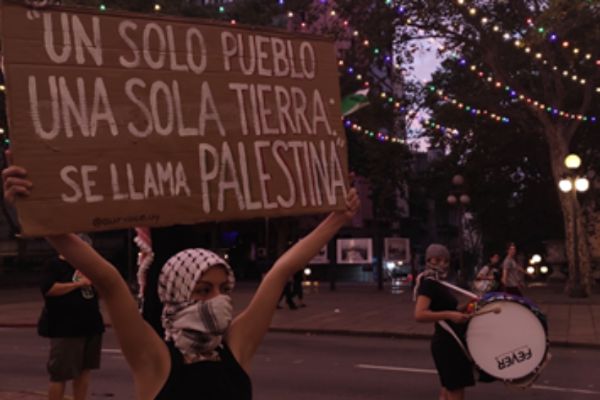 Diez mil personas fueron la voz del pueblo palestino en Montevideo 2