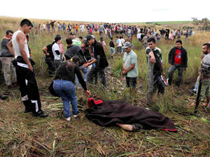 013Vecinosubicancuerpodeun campesinoFotoVideotecaalternativaNet